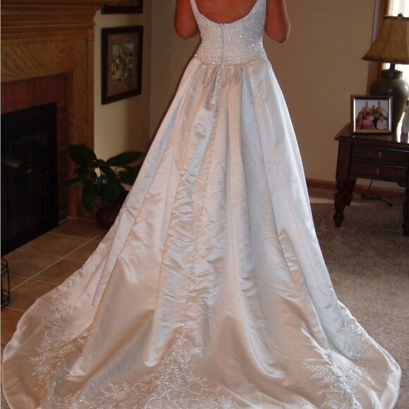 NWT BRIDAL Gown   - Picture 3 of 9